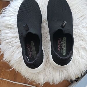 Skechers Women's Black Slip-On Sneakers